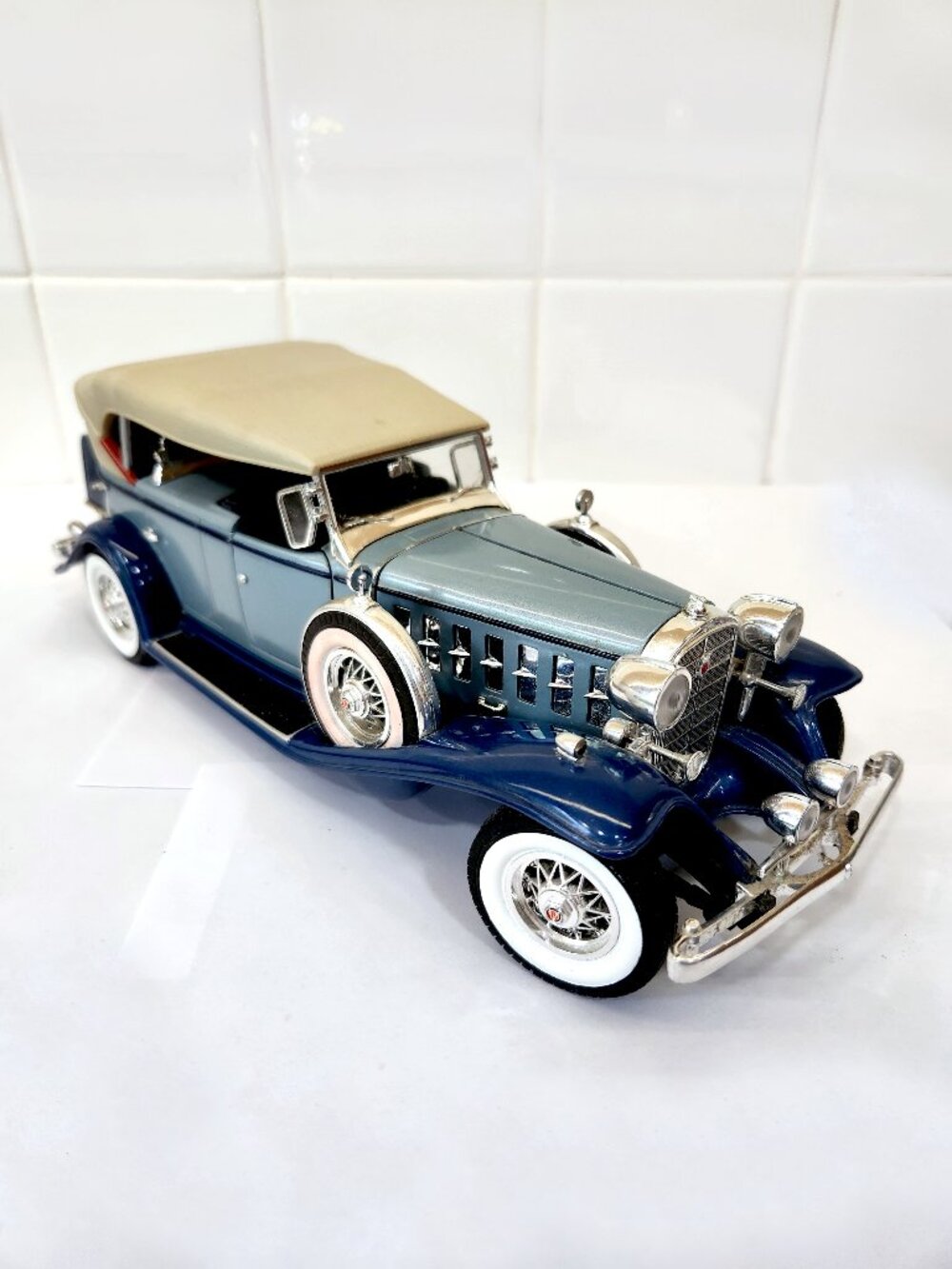 Model Car Classic 1932 Cadillac Phaeton Convertible 1:18 scale